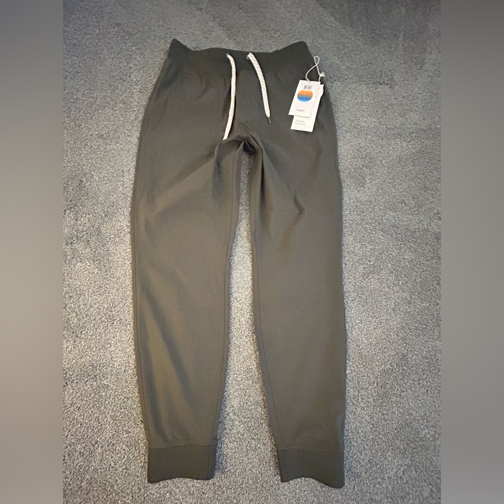Vuori Men's Green Joggers Small dark olive pants NWT